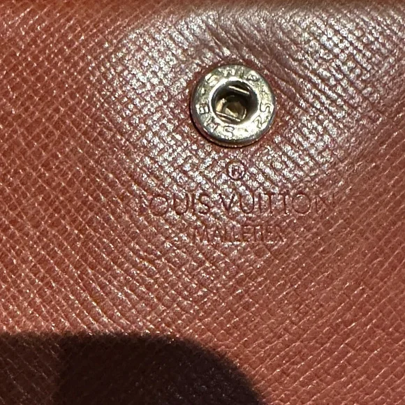 Louis Vuitton Wallet - Picture 9 of 9